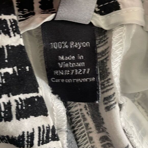 Lightweight Belted Printed Shorts 6 - Picture 11 of 12